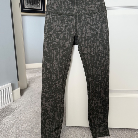 Lululemon Wunder Train 25” legging - Picture 3 of 6